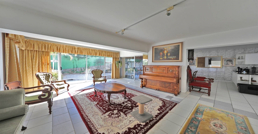 5 Bedroom Property for Sale in Plattekloof Western Cape